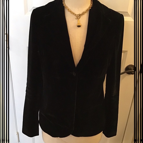 Vince Black Blazer with Notched Lapel and Tailored Fit - Picture 1 of 2